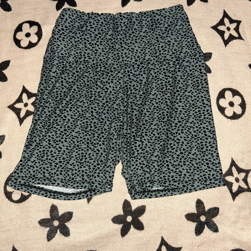 Amazon Black and Gray Patterned Women's Bike Shorts